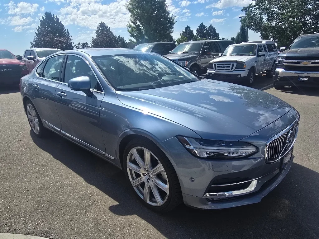 Used 2017 Mussel Blue Metallic Volvo Inscription image 5