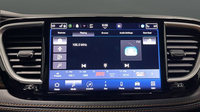 Used 2023 Brilliant Black Crystal Pearlcoat Chrysler Pinnacle image 31