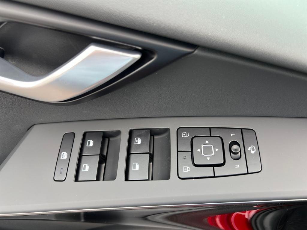 2025 Kia Niro EX Touring - Photo 15