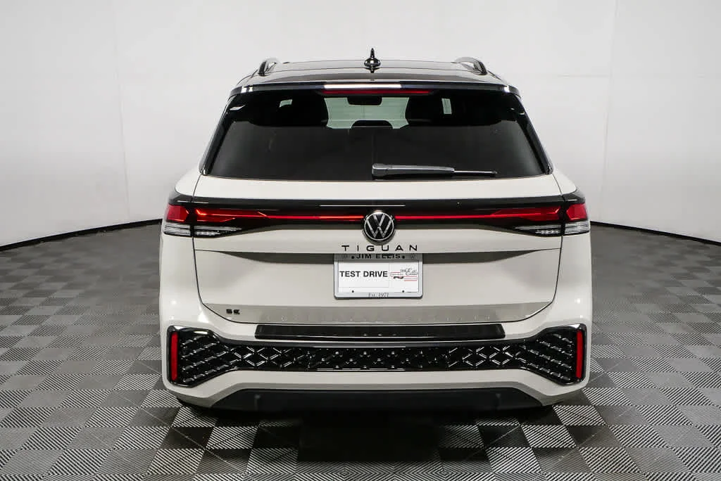 New 2026 Sandstone w/Deep Black Roof Volkswagen SE R-Line Black image 27