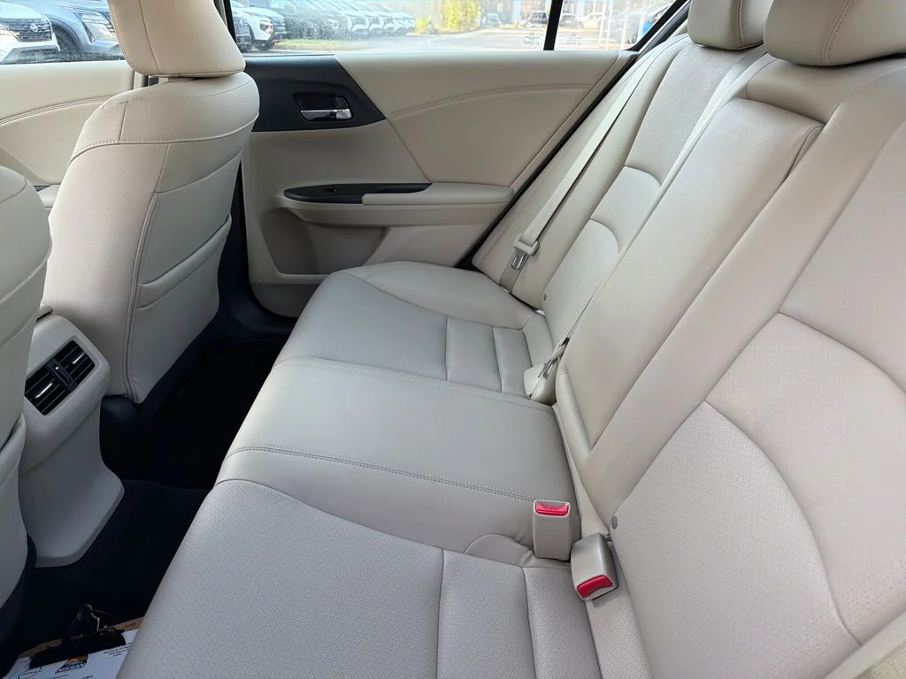Used 2015 Beige Honda EX-L image 33