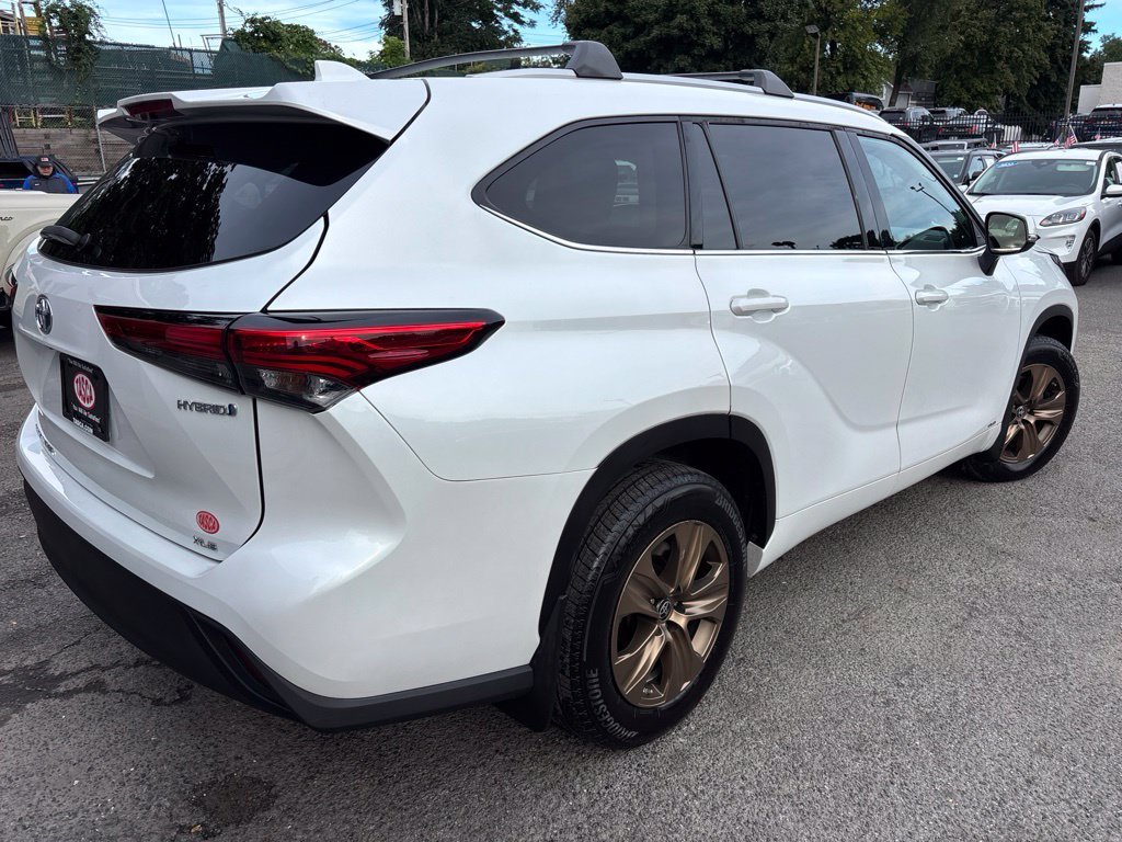 Used 2022 Beige Toyota Bronze Edition image 6