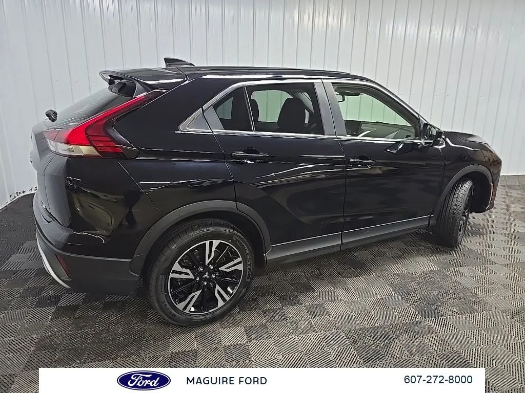 Used 2025 Black Mitsubishi SE image 3
