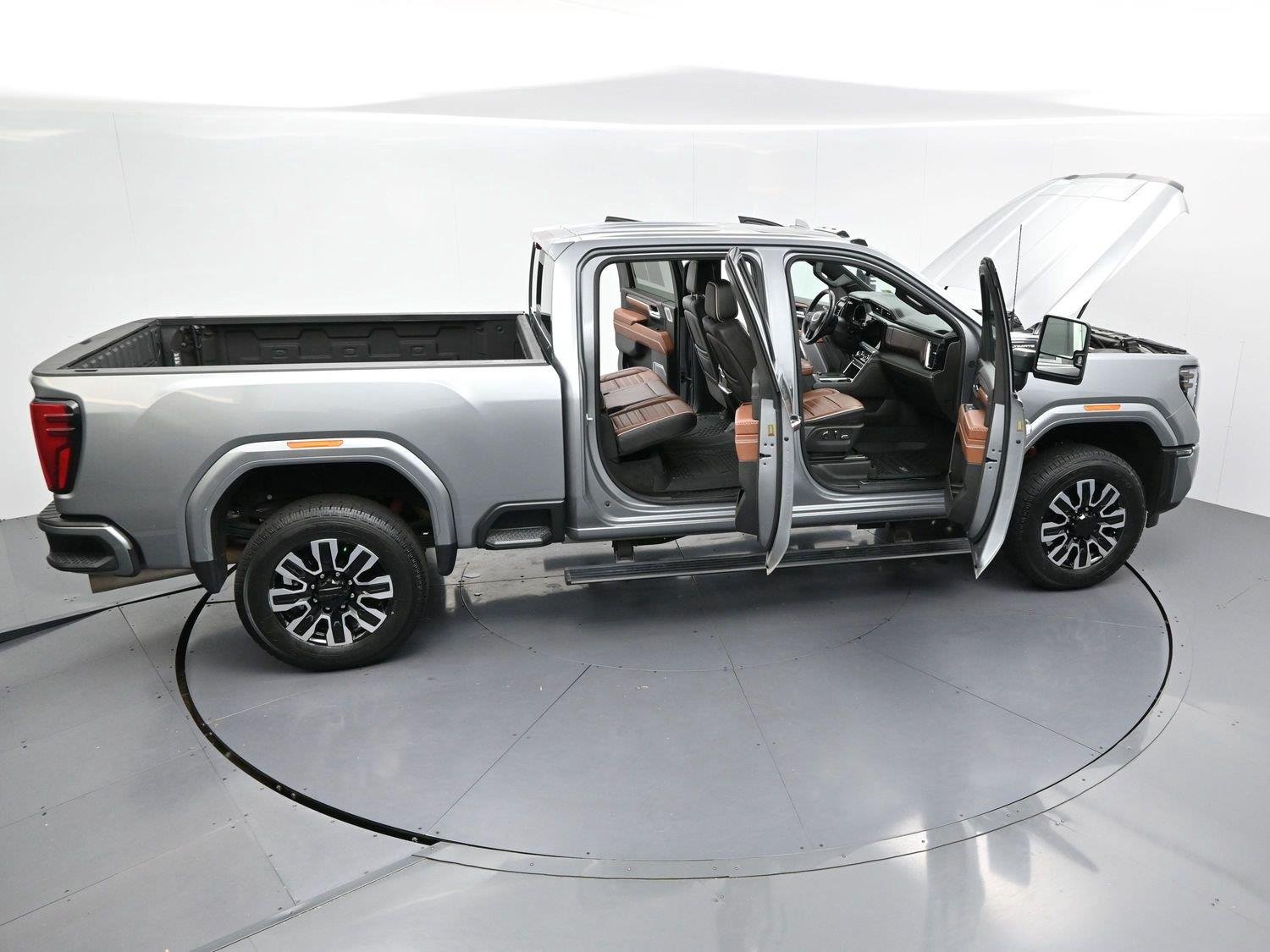 Used 2025 Sterling Metallic GMC Denali Ultimate image 40