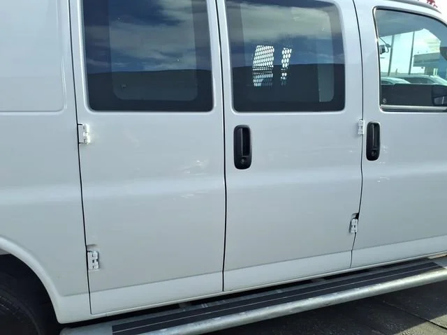 Used 2025 Summit White Chevrolet WT image 9