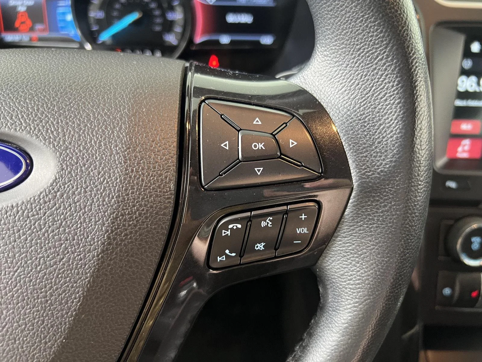 Used 2017 Shadow Black Ford XLT image 16