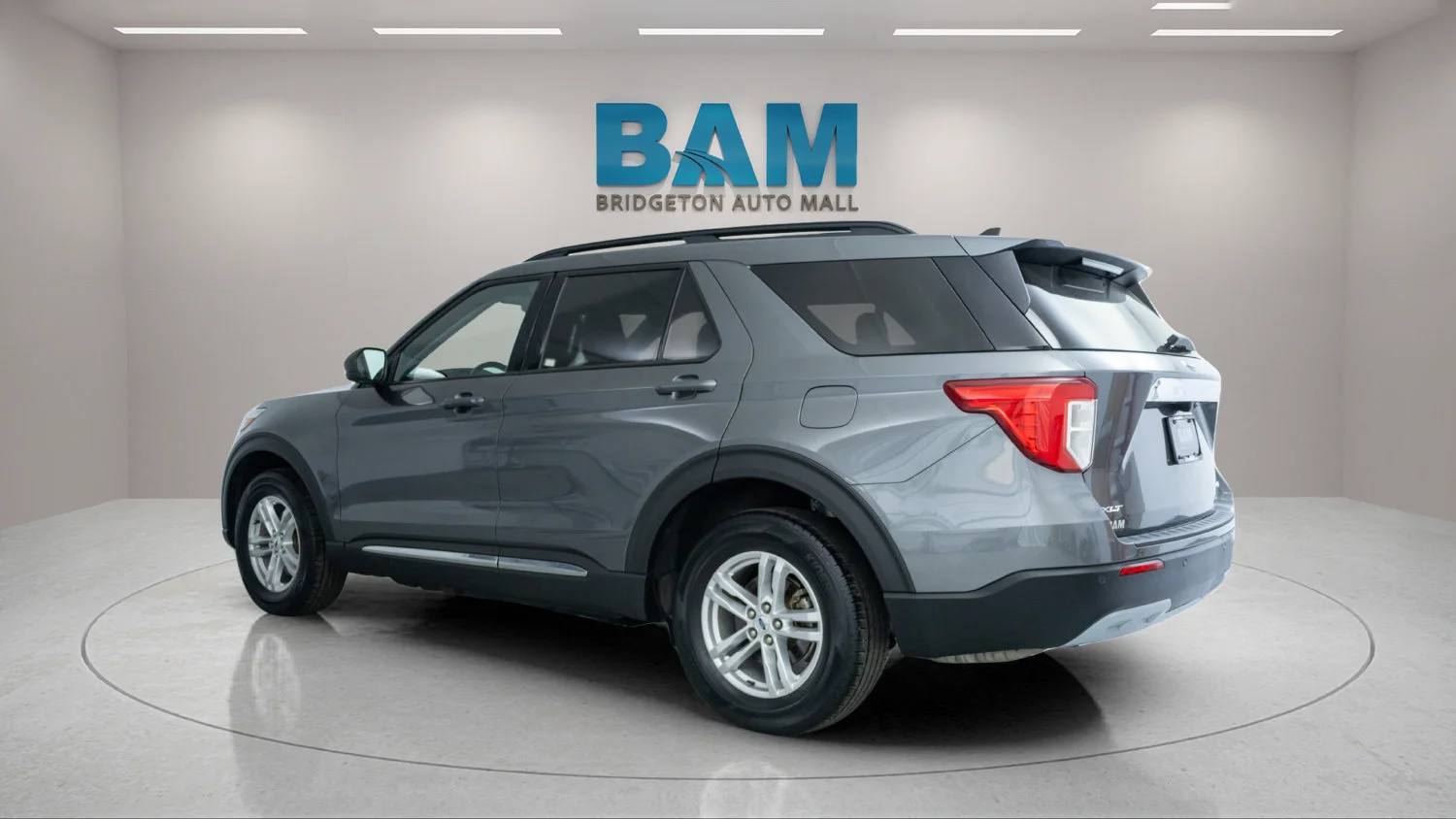 Certified Used 2023 Gray Ford XLT image 5