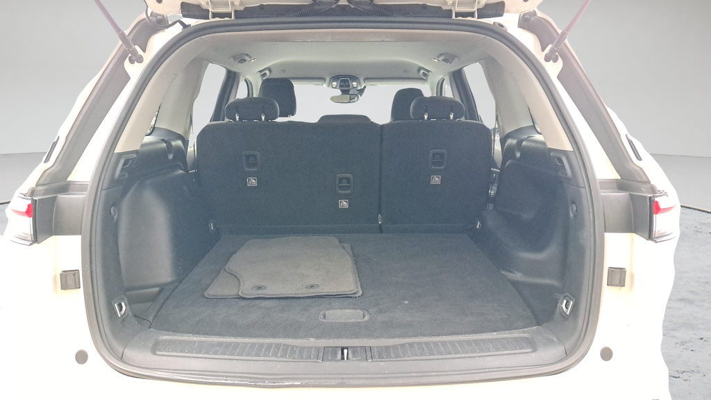 Used 2023 White Jeep Laredo image 27
