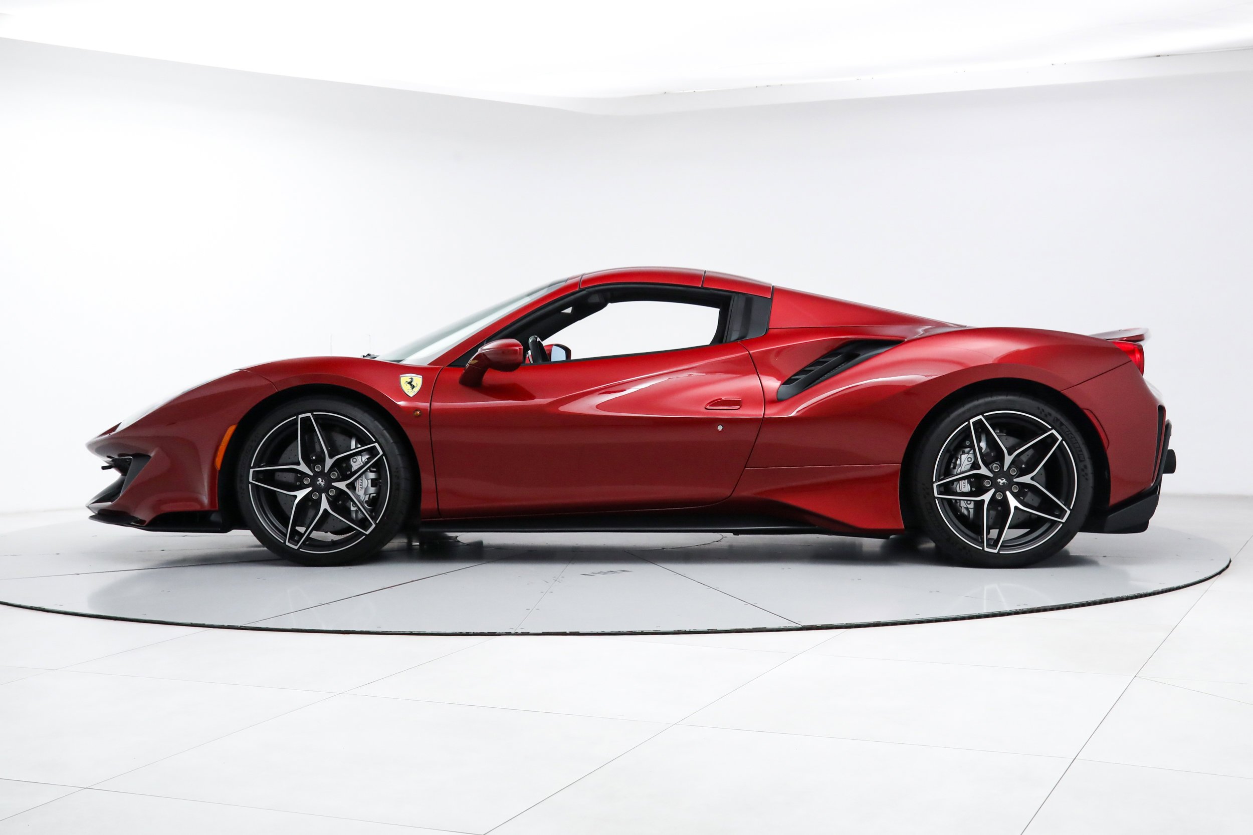 Used 2019 Red Ferrari  image 7