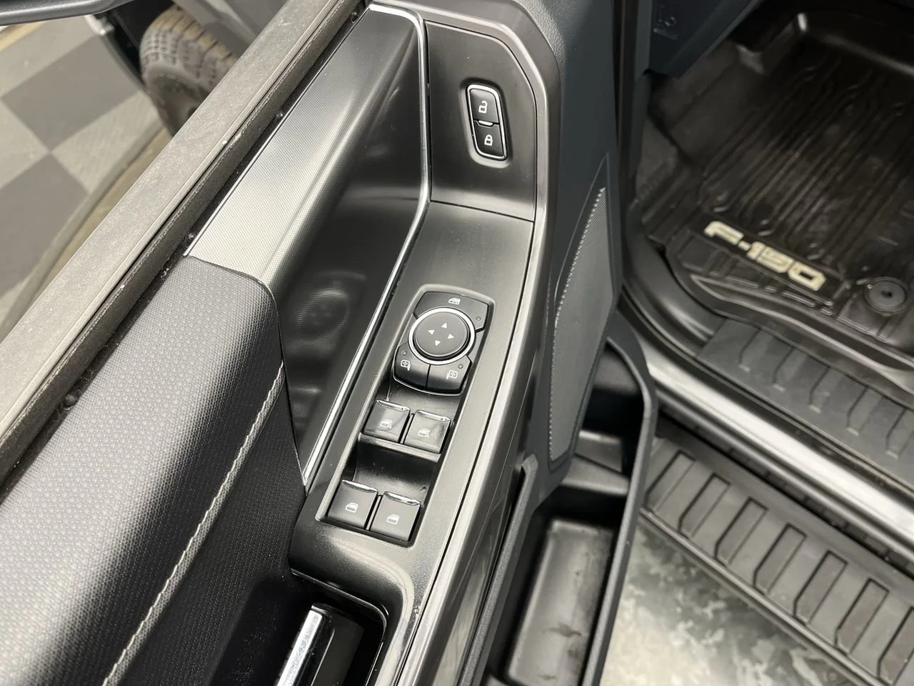 Used 2024 Gray Ford XLT image 11