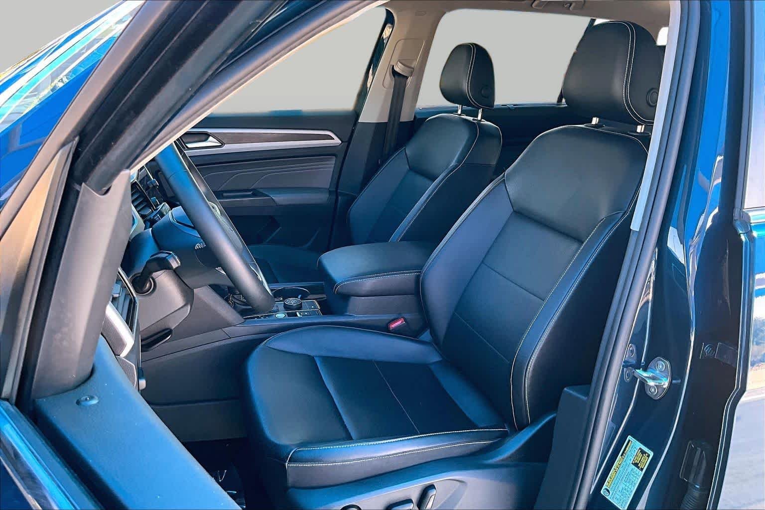 Used 2022 Tourmaline Blue Metallic Volkswagen 3.6L V6 SE w/Technology image 8