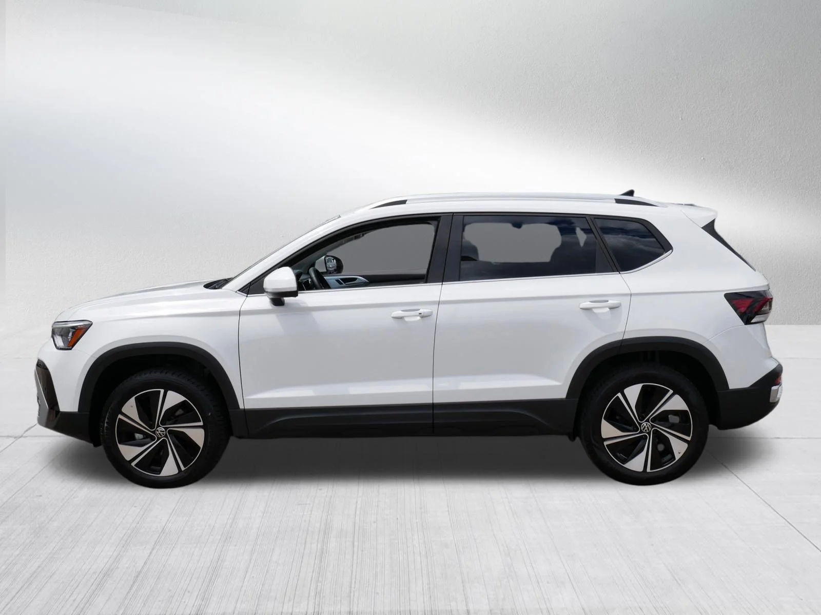 Certified Used 2025 Pure White Volkswagen SE image 4