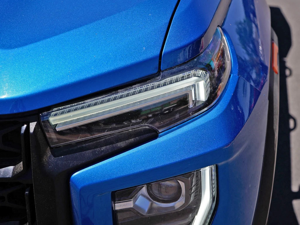 Used 2023 Dynamic Blue Metallic GMC 4WD Elevation image 3