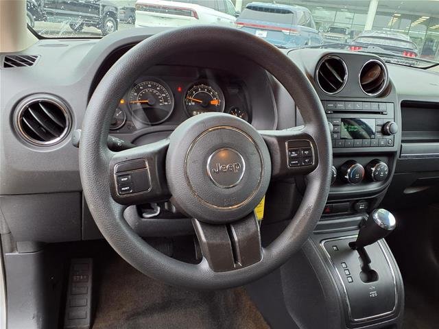 Used 2016 Billet Silver Metallic Jeep  image 20