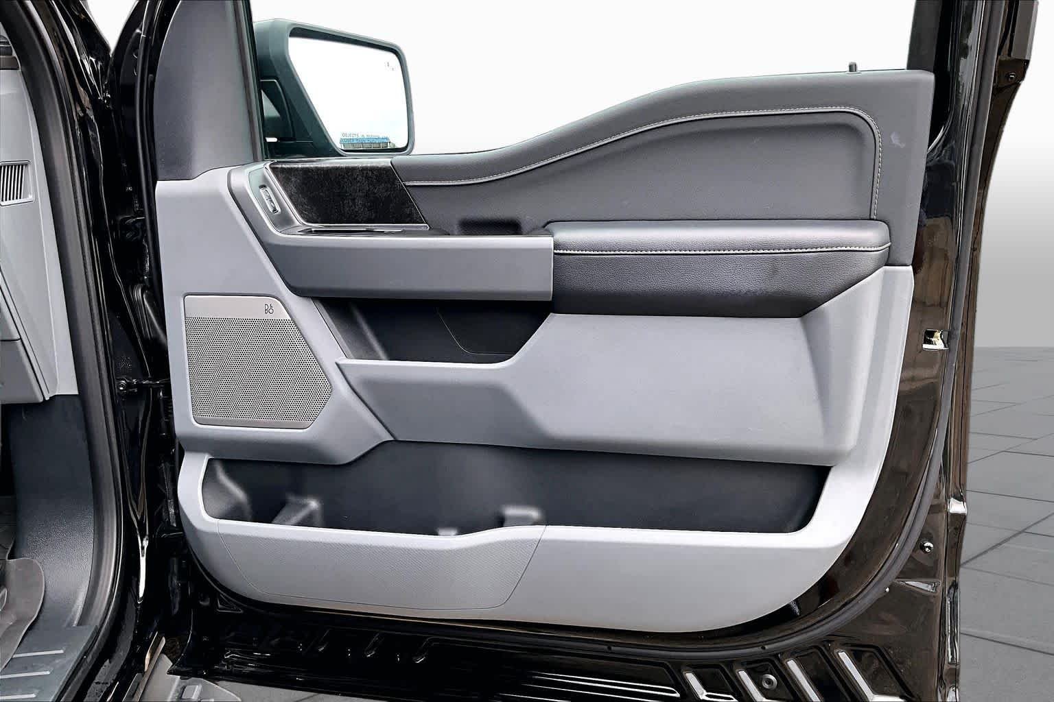 Used 2025 Agate Black Metallic Ford Flash image 25