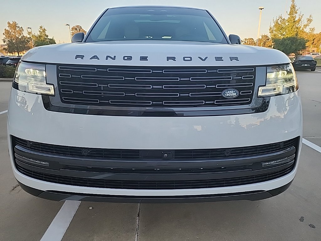 Certified Used 2025 White Land Rover SE image 3