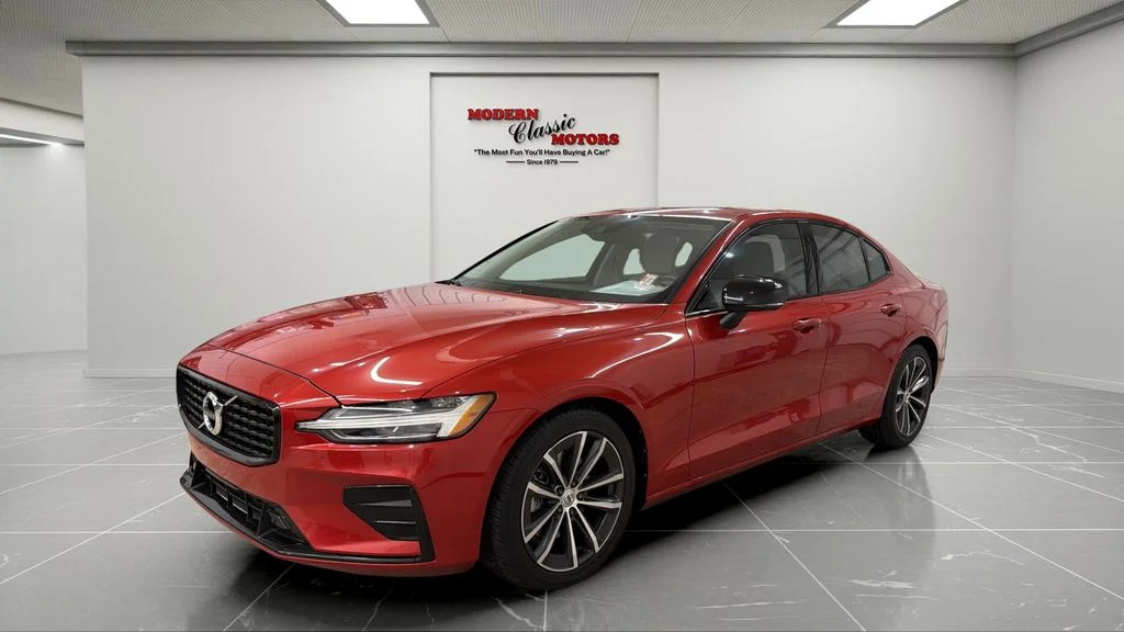 2022 Volvo S60 B5 Black Edition Momentum 4WD's photo