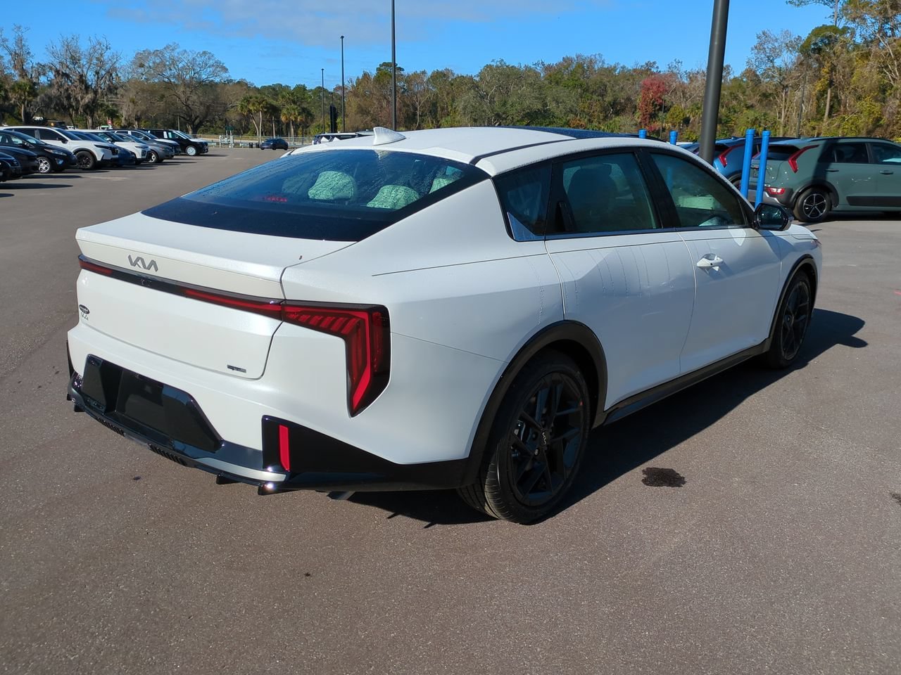New 2025 Snow White Pearl Kia GT-Line Turbo image 4
