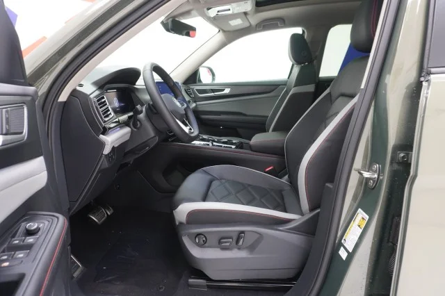New 2026 Avocado Green Pearl Volkswagen 2.0T Peak Edition image 17