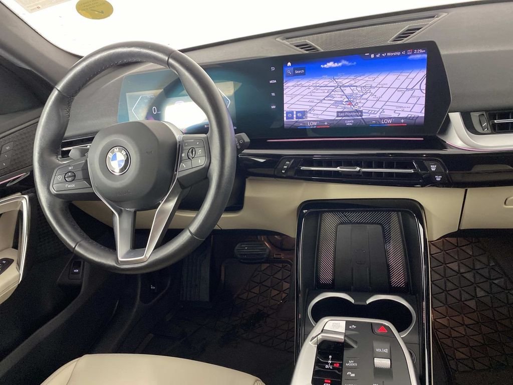 Used 2023 White BMW xDrive28i image 13