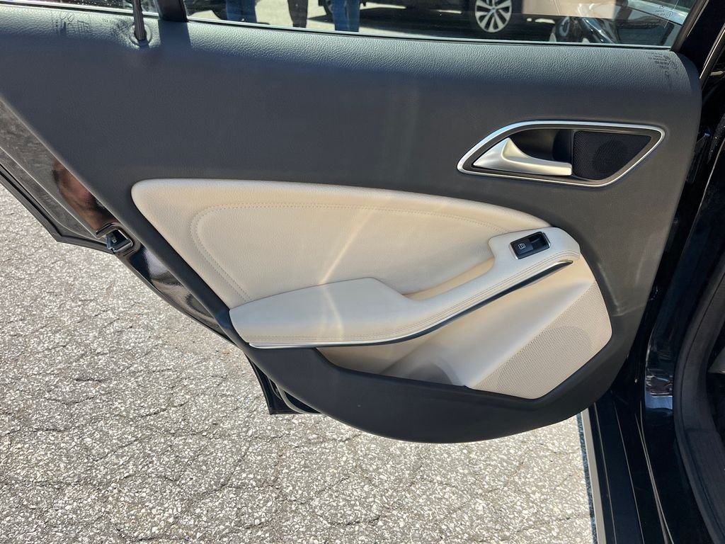 Used 2018  Mercedes-Benz GLA 250 image 25