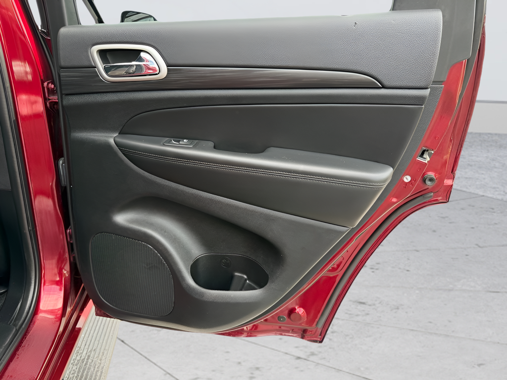 Used 2022 Red Jeep Laredo X image 22