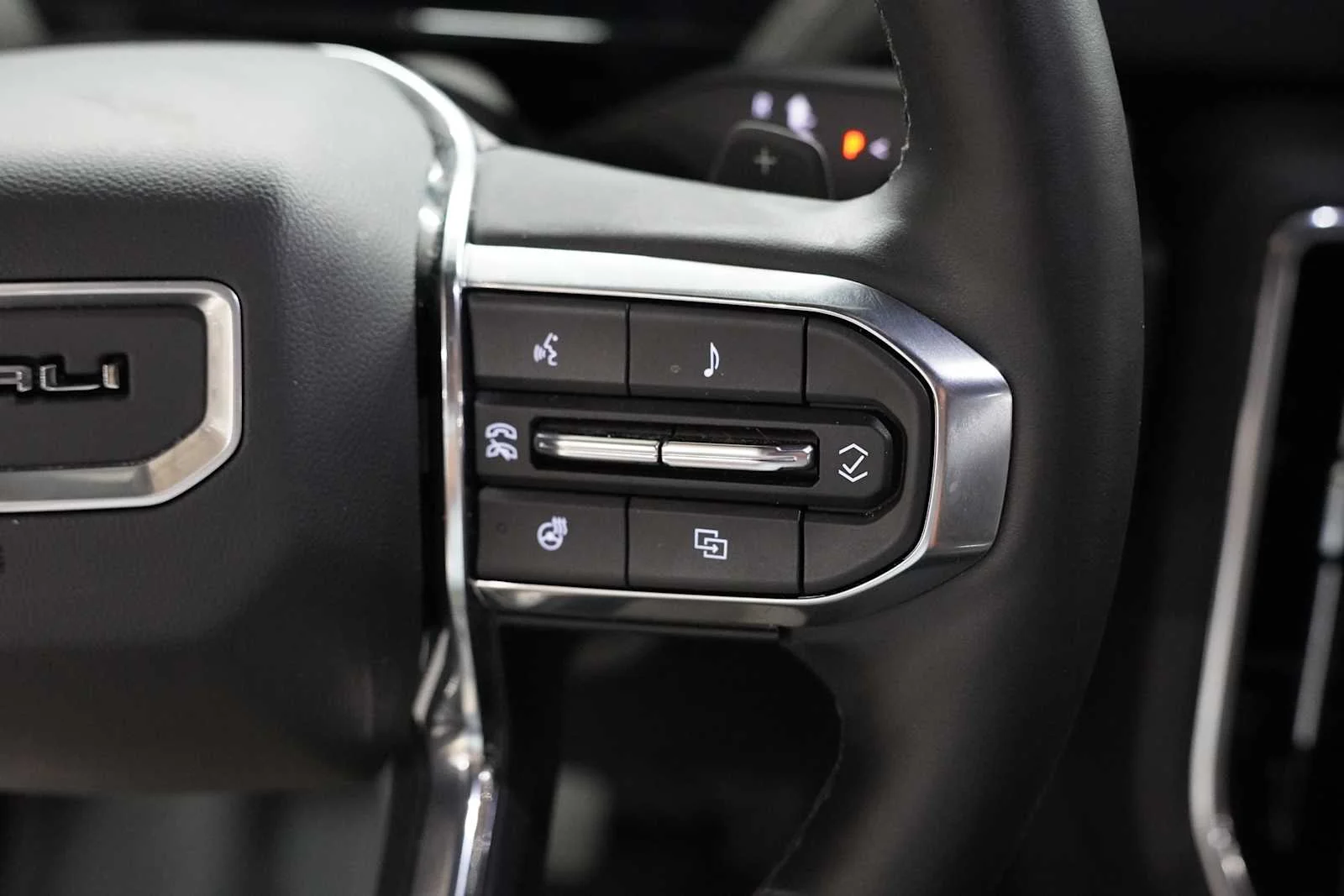 Used 2025 Sterling Metallic GMC Denali image 20