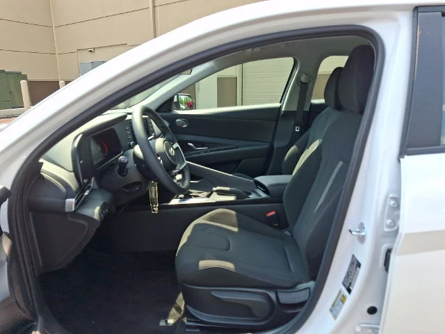 New 2025 White Hyundai SE image 10