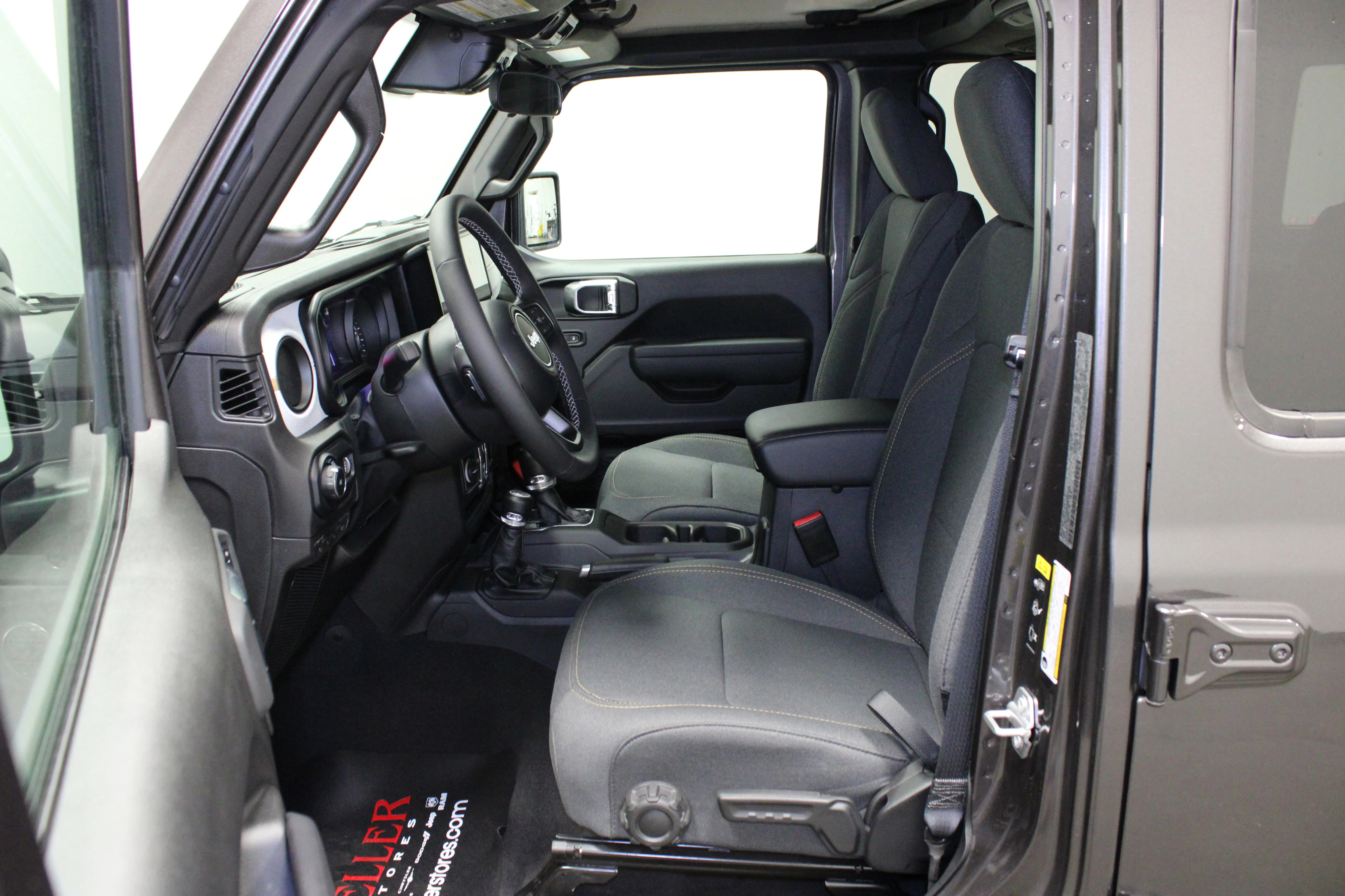 Used 2025 Granite Crystal Metallic Clearcoat Jeep Sport S image 16