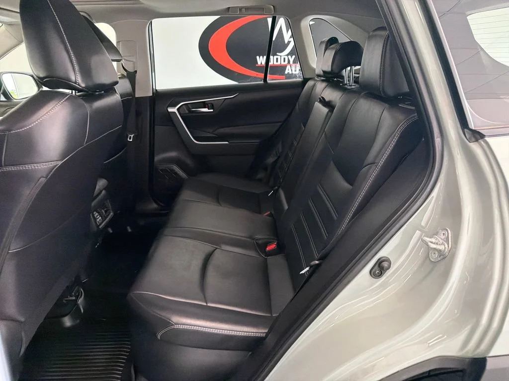 Used 2022 Lunar Rock Toyota Hybrid XLE Premium image 14