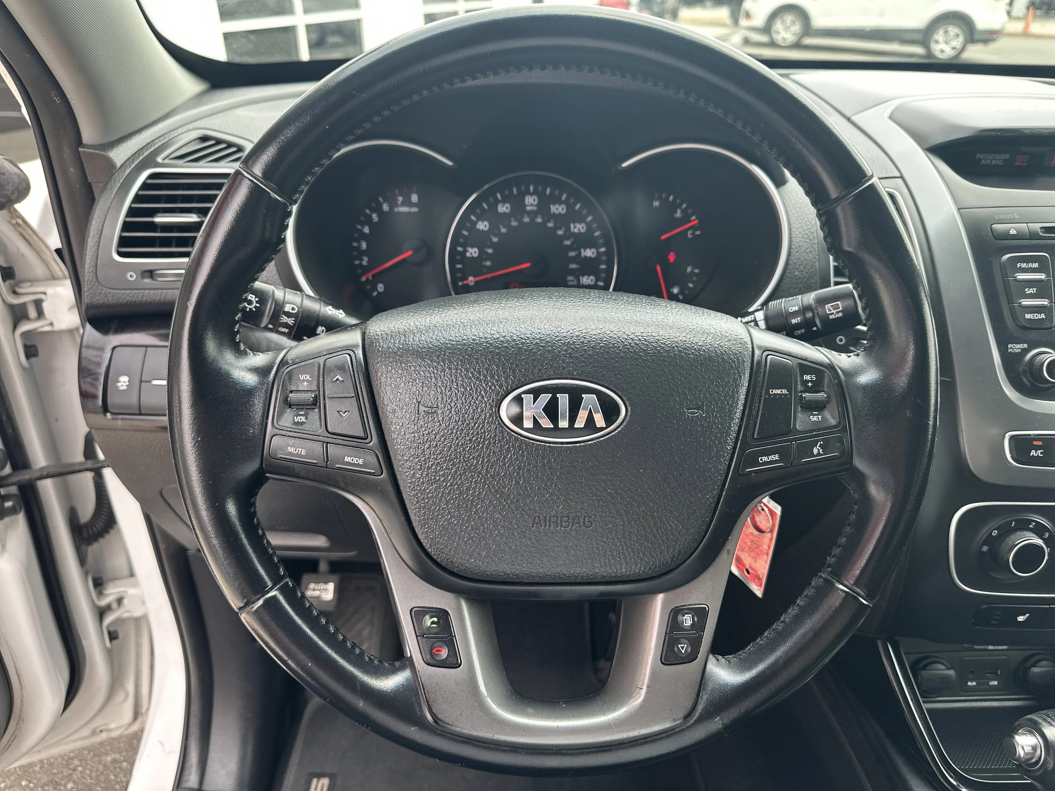 Used 2015 Snow White Pearl Kia LX image 11