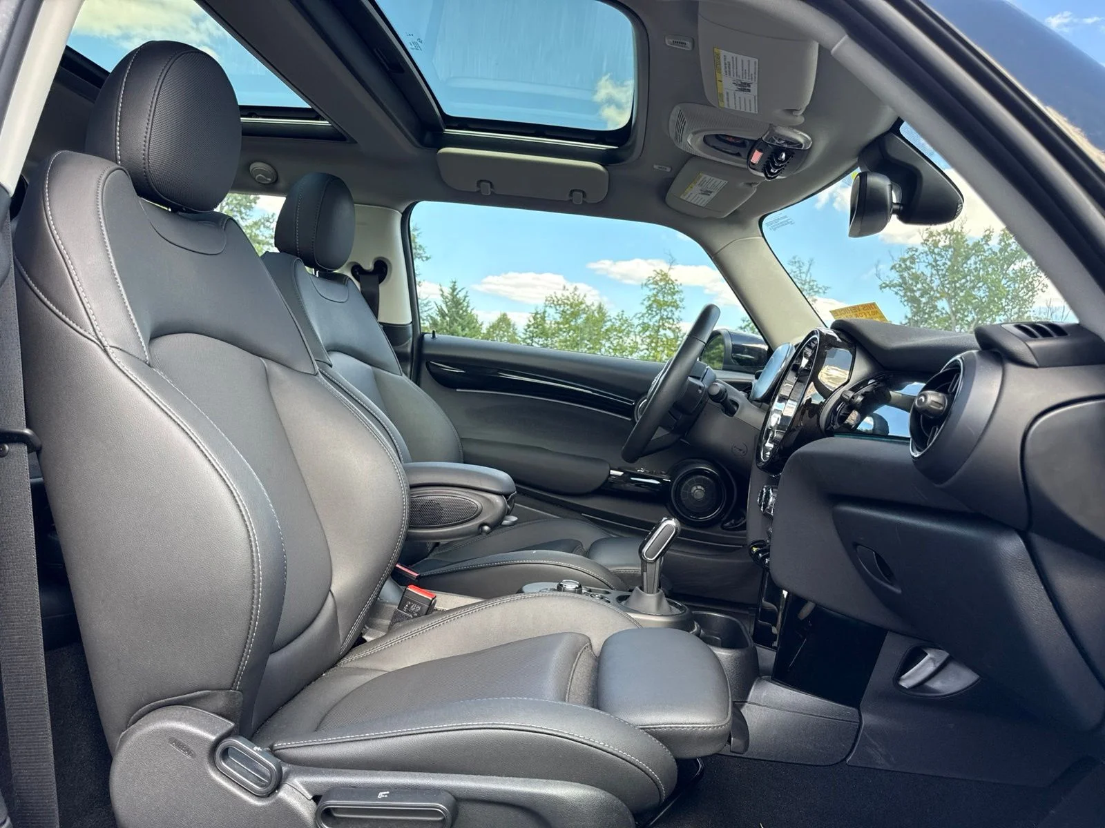 Used 2024 Green MINI Signature image 29