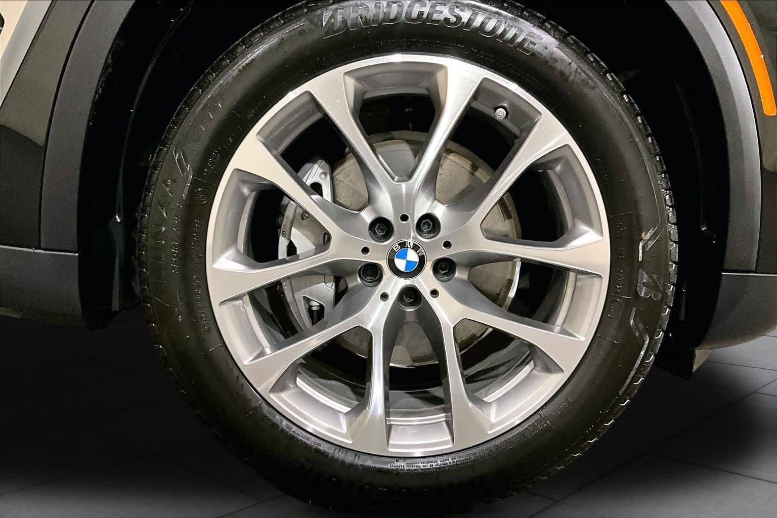 Used 2026 Black Sapphire Metallic BMW xDrive40i image 10