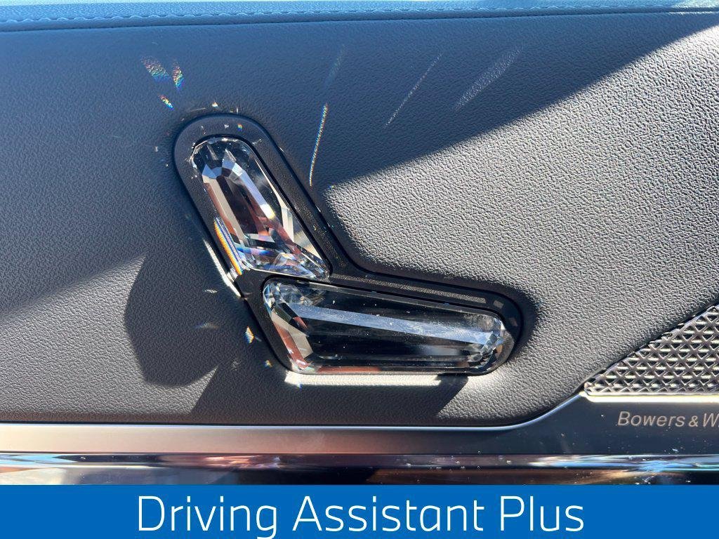 New 2026 Dravit Grey Metallic BMW 750e xDrive image 7