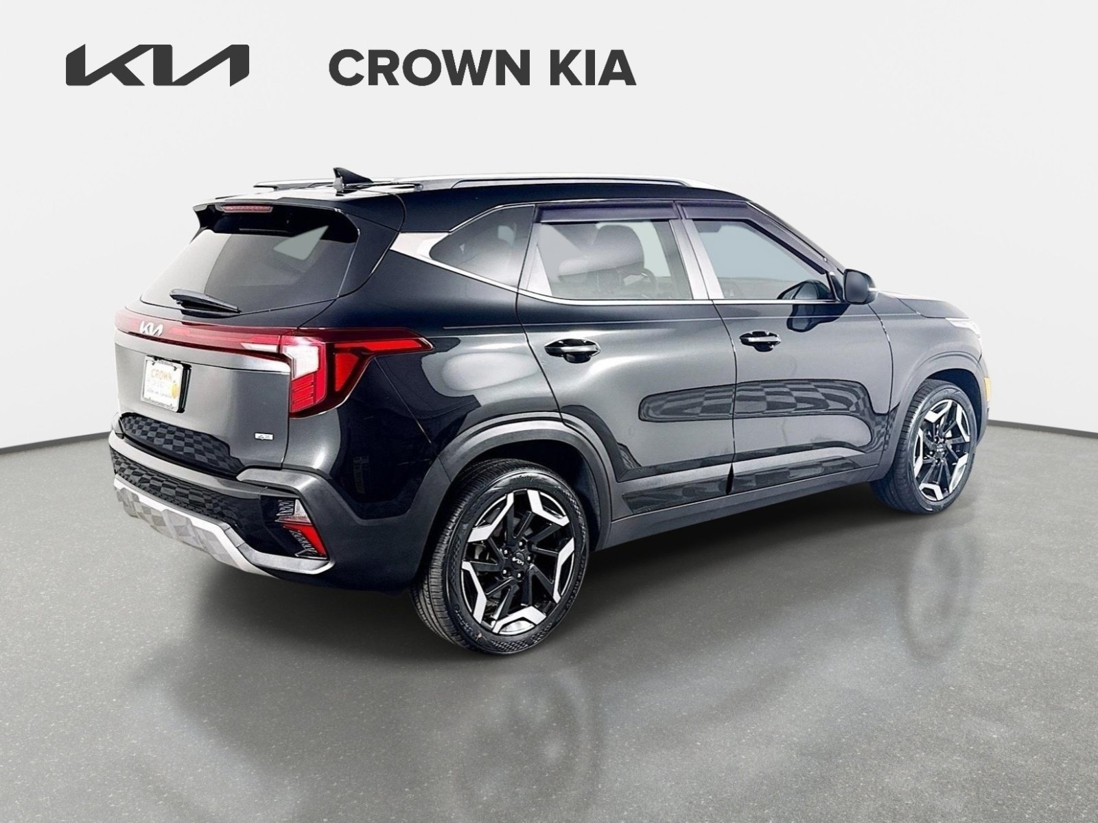 Used 2024 Fusion Black Kia SX image 5