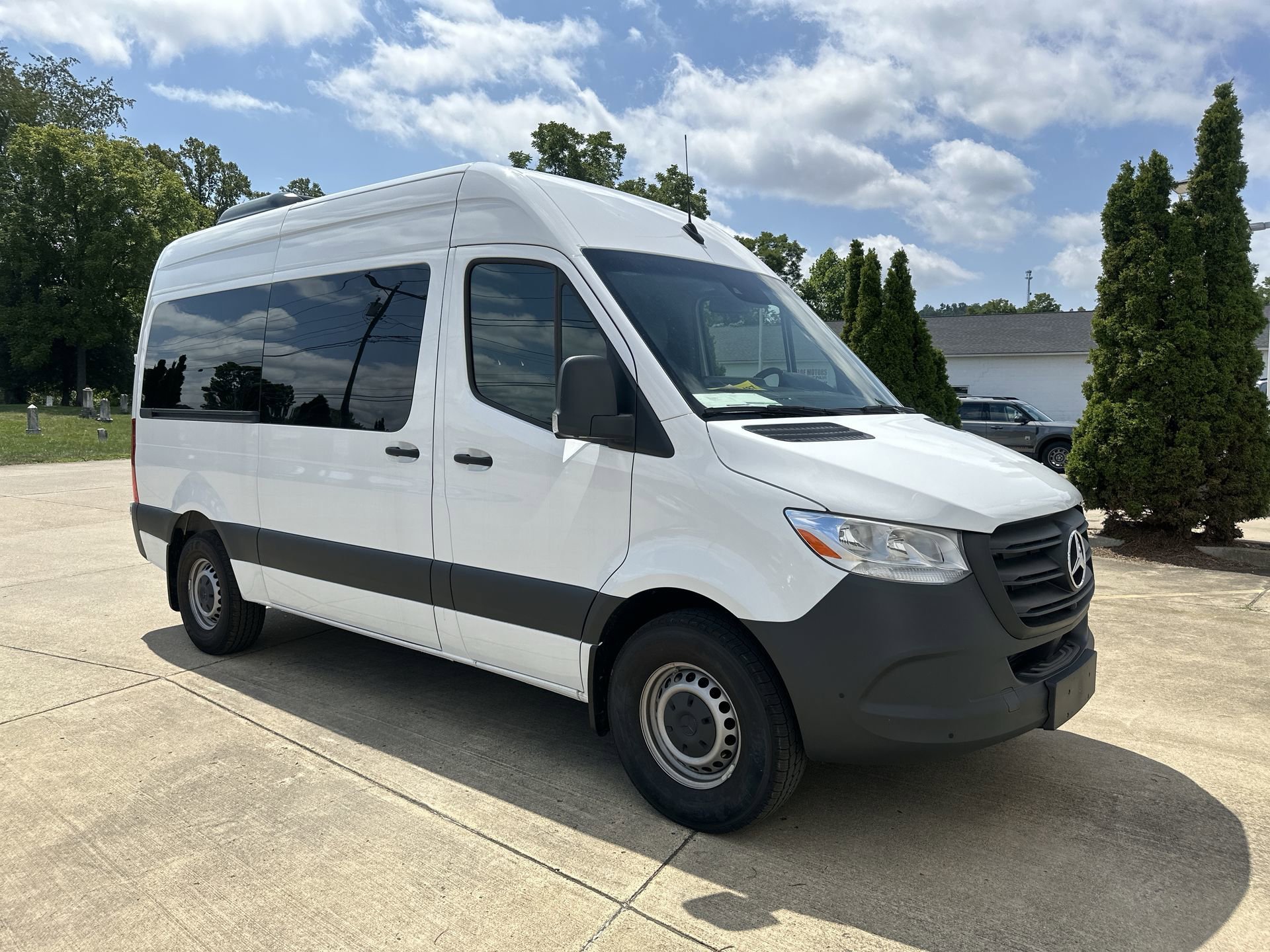 Pre-Owned 2024 Mercedes-Benz Sprinter Passenger Van Full-size