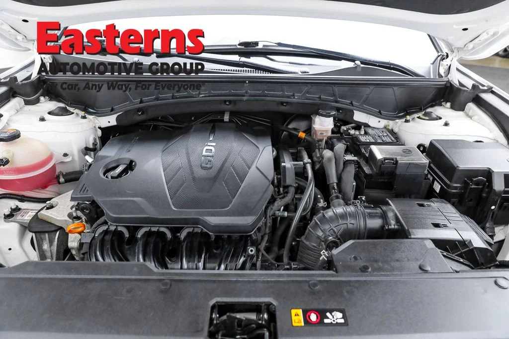 Used 2022 White Hyundai SEL image 7