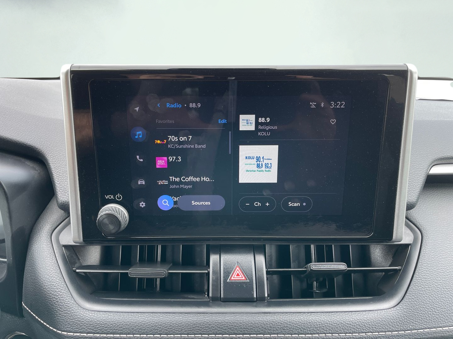 2025 Toyota RAV4 XLE - Photo 20