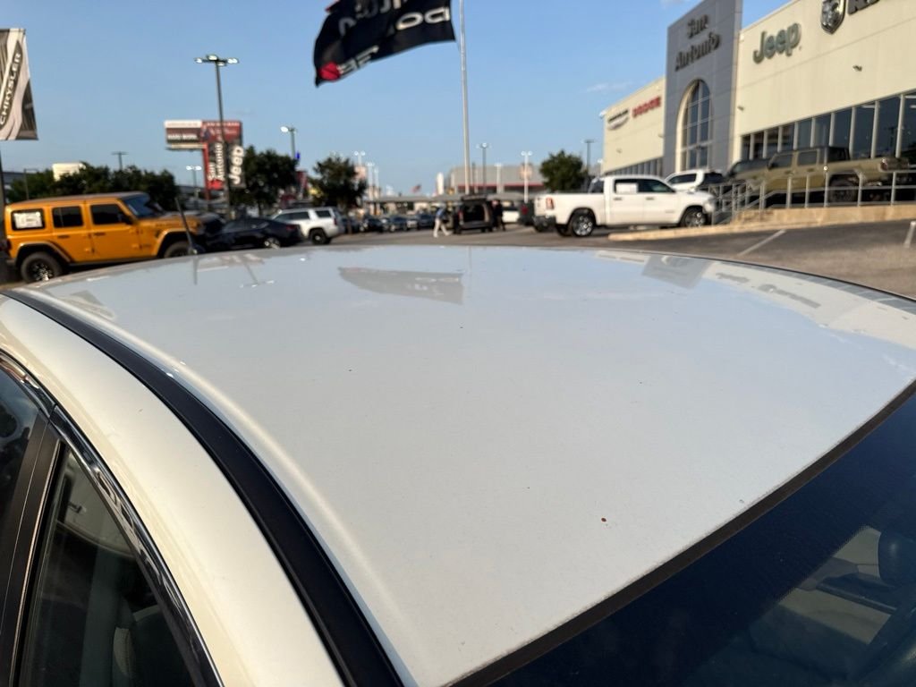 Used 2014  Honda LX image 4