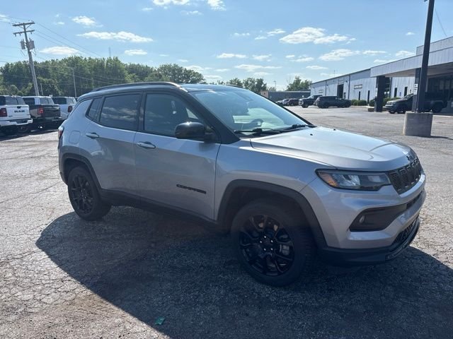 Used 2023 Silver Jeep Latitude image 8