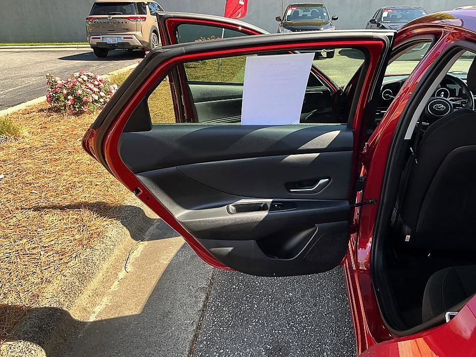 Used 2023 Ultimate Red Hyundai SEL image 21