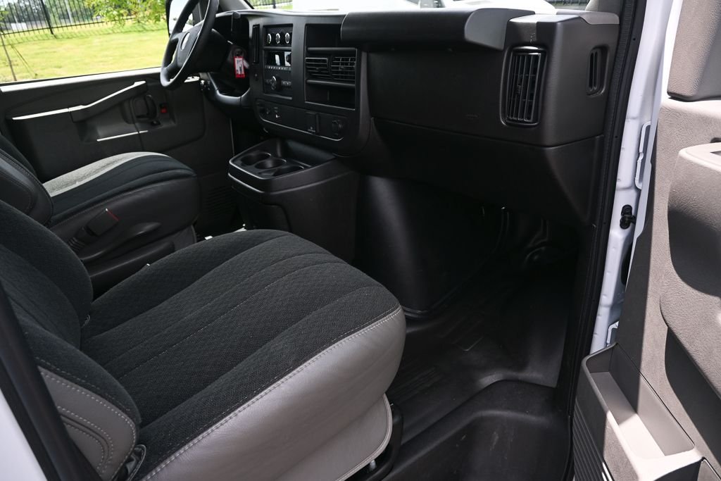 Used 2025 White Chevrolet Work Van image 17