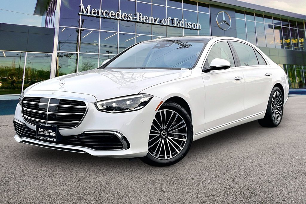 New 2026 MANUFAKTUR Moonlight White Metallic Mercedes-Benz S 580 image 2