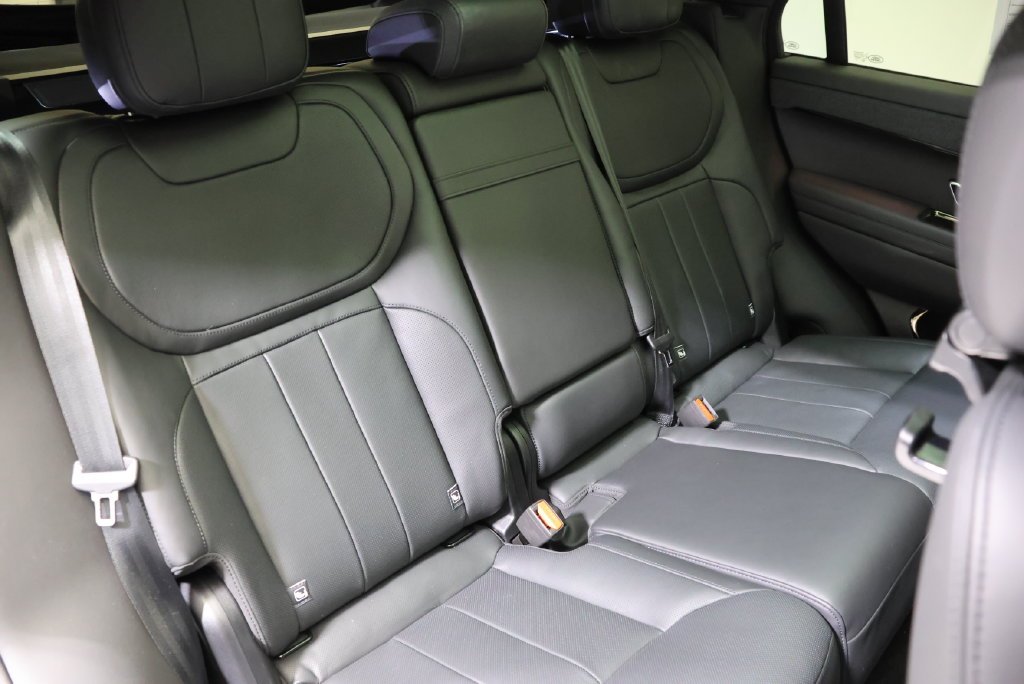 Certified Used 2026 Santorini Black Metallic Land Rover Dynamic SE image 43