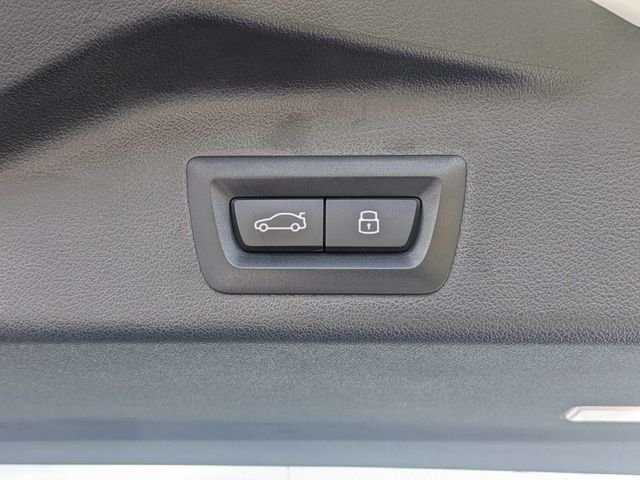 Used 2024 Alpine White BMW sDrive40i image 13