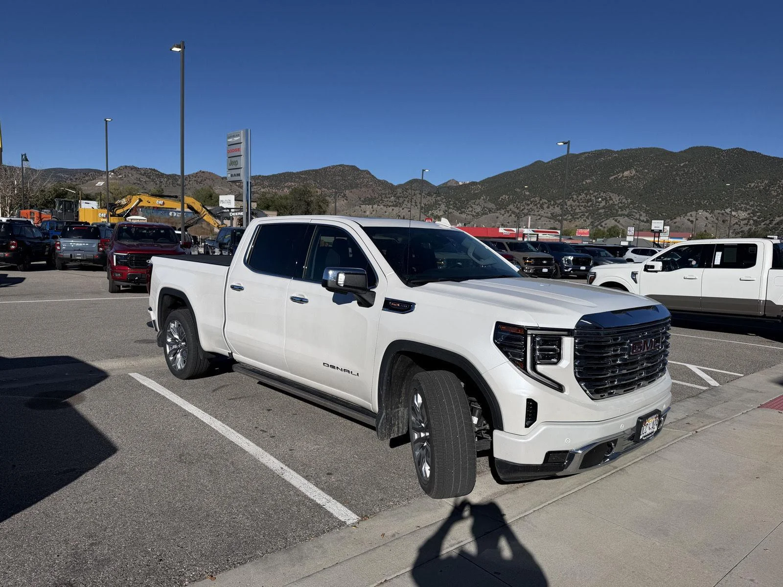 Used 2025 White Frost Tricoat GMC Denali image 1