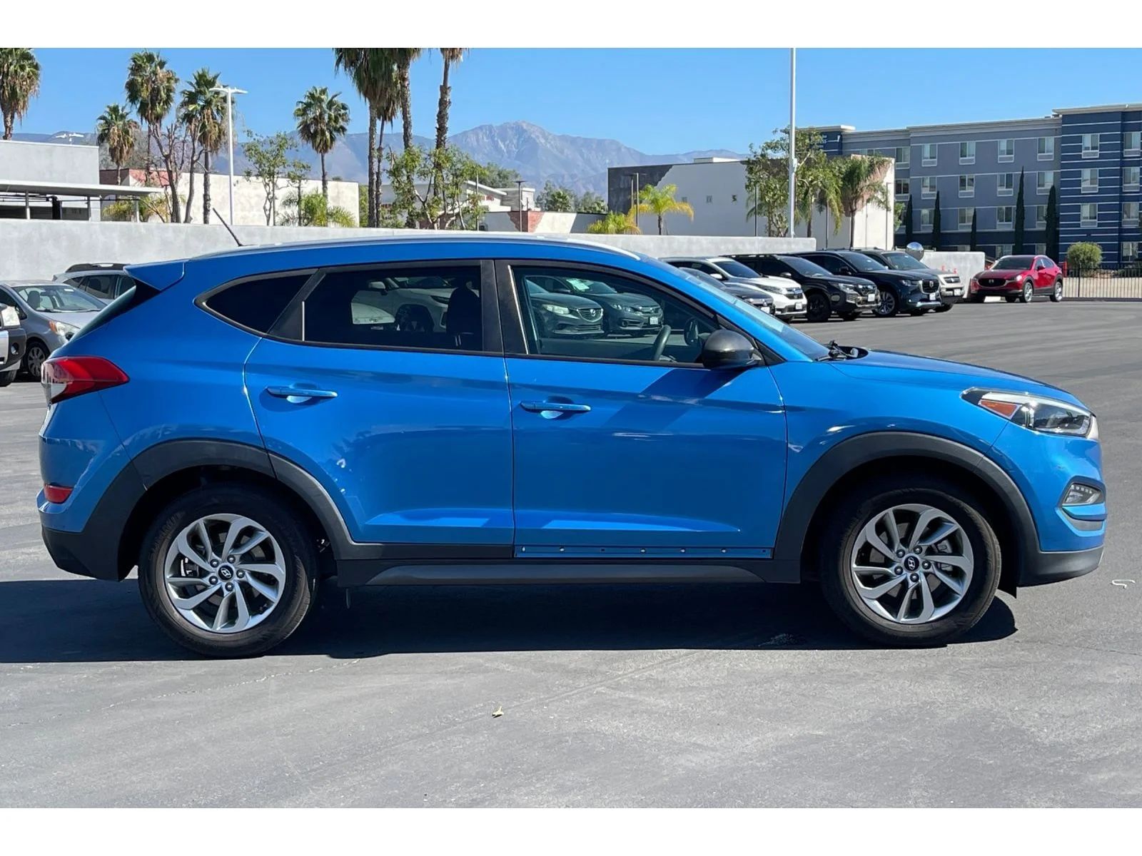 Used 2016 Caribbean Blue Hyundai SE image 8