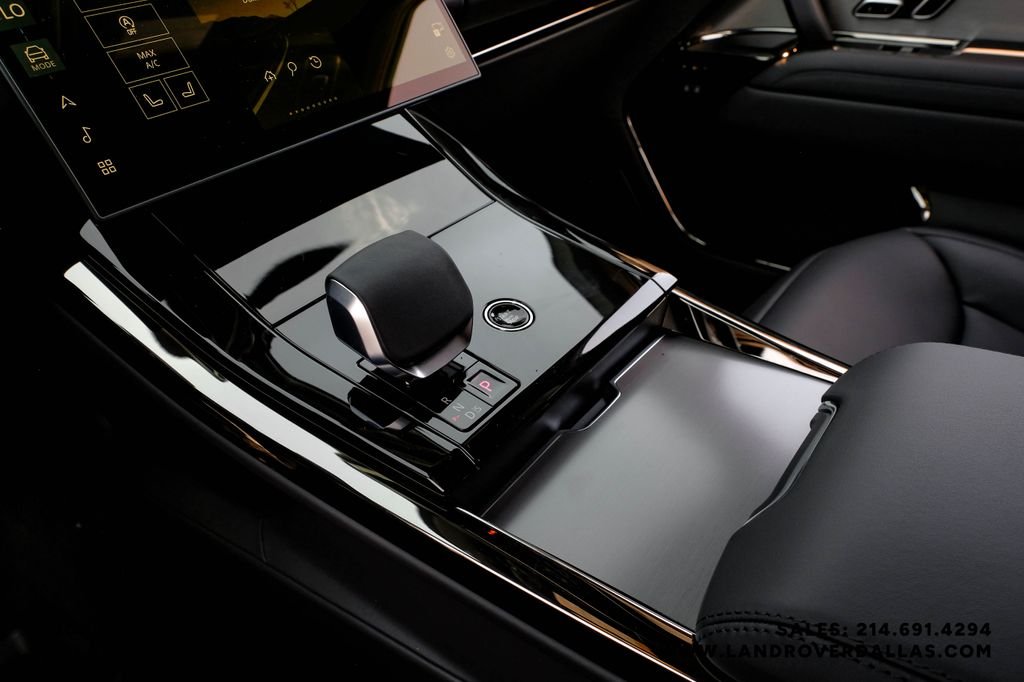 New 2026 Ostuni Pearl Wht Prem Met Land Rover Dynamic SE image 26