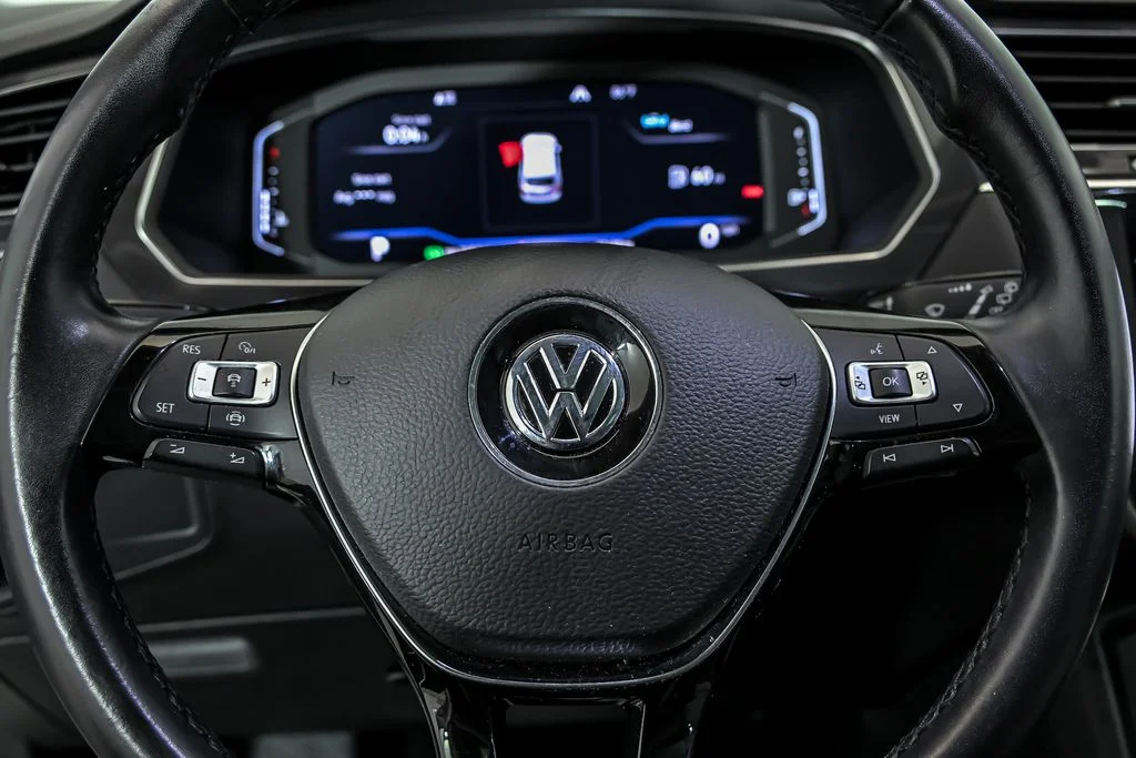 Used 2019  Volkswagen 2.0T SEL image 19