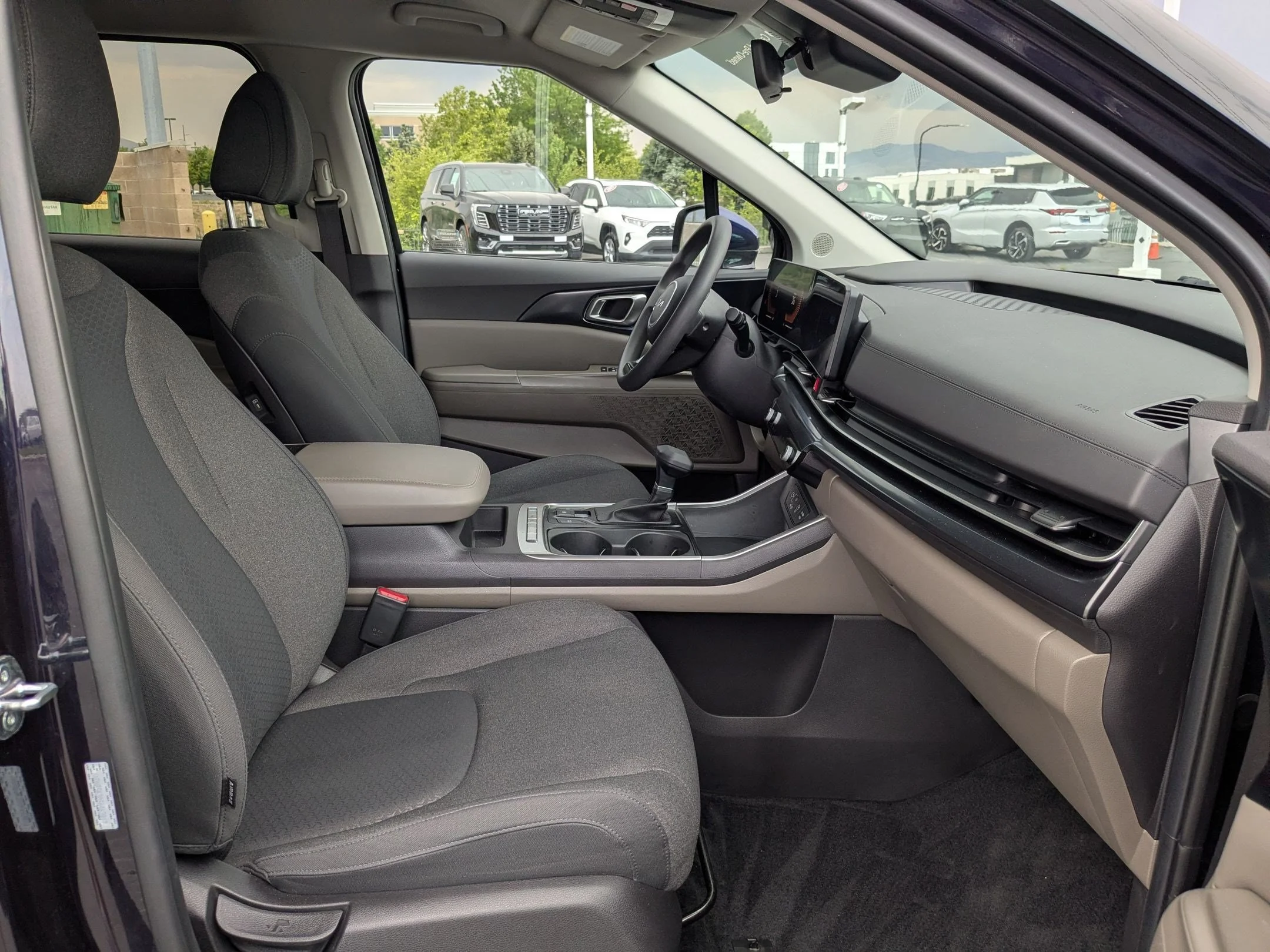 Used 2025 Deep Chroma Blue Kia LX image 27